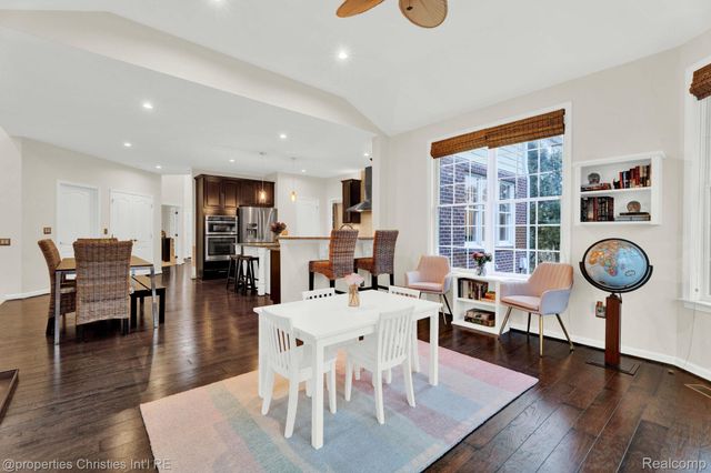 24329 Saybrook Court, Novi, MI 48374