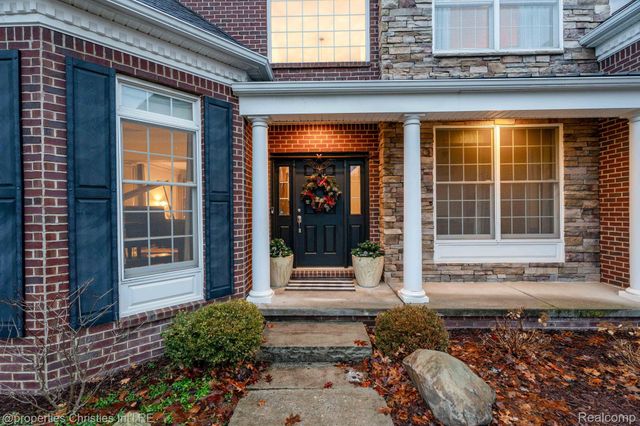 24329 Saybrook Court, Novi, MI 48374