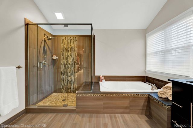 24329 Saybrook Court, Novi, MI 48374