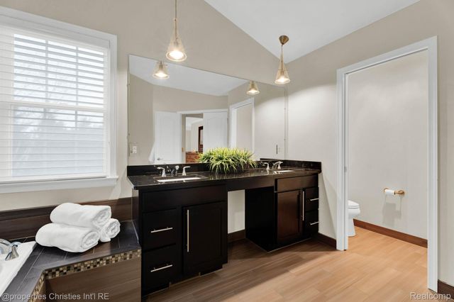 24329 Saybrook Court, Novi, MI 48374