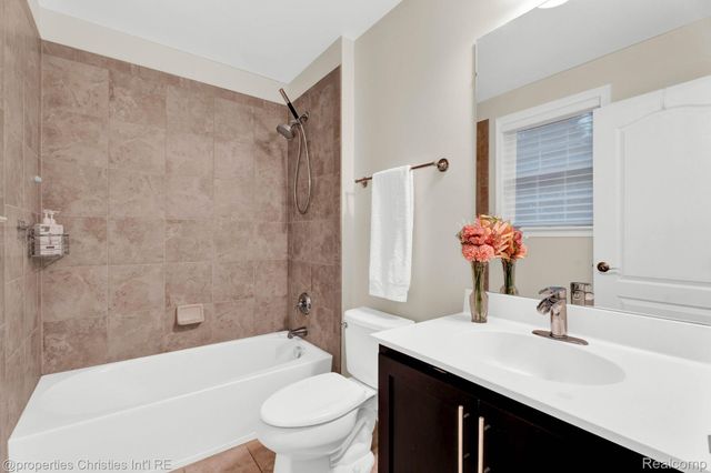 24329 Saybrook Court, Novi, MI 48374