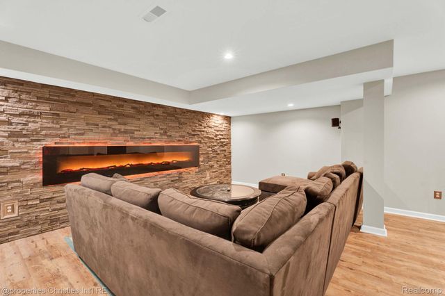 24329 Saybrook Court, Novi, MI 48374