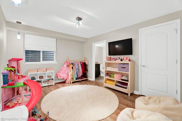 24329 Saybrook Court, Novi, MI 48374