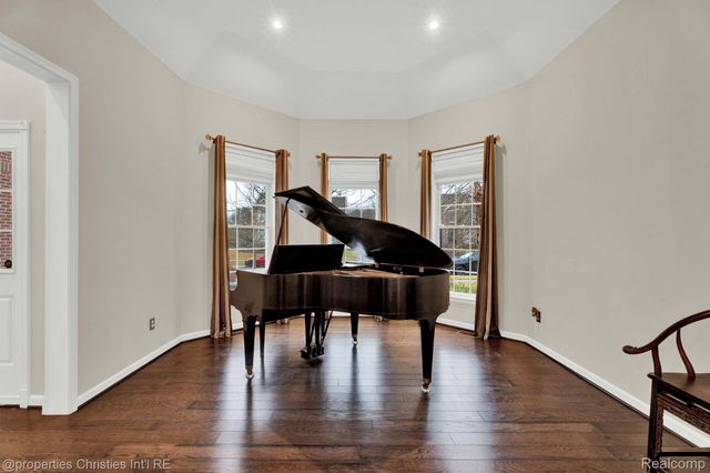 24329 Saybrook Court, Novi, MI 48374