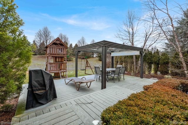 24329 Saybrook Court, Novi, MI 48374