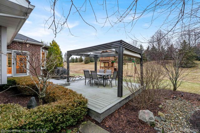 24329 Saybrook Court, Novi, MI 48374