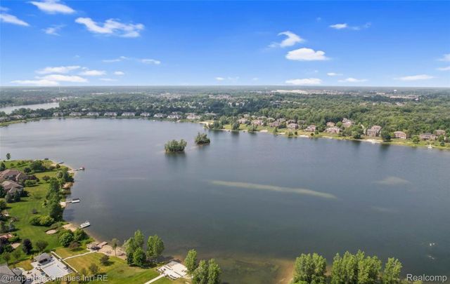 24329 Saybrook Court, Novi, MI 48374