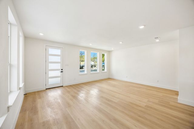 413 N Patton Avenue, Dallas, TX 75203