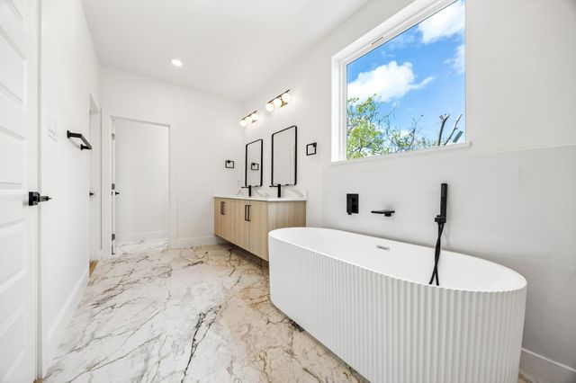 413 N Patton Avenue, Dallas, TX 75203