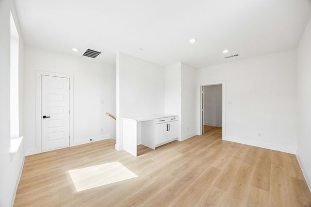 413 N Patton Avenue, Dallas, TX 75203