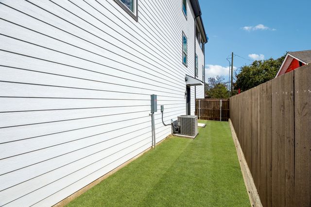 413 N Patton Avenue, Dallas, TX 75203