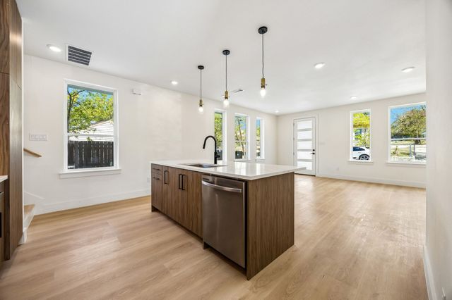 413 N Patton Avenue, Dallas, TX 75203