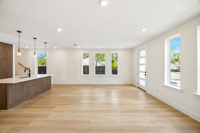 413 N Patton Avenue, Dallas, TX 75203