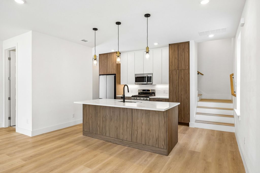 413 N Patton Avenue, Dallas, TX 75203