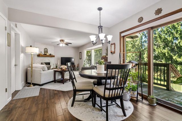 241 Parkview COURT, Pewaukee, WI 53072