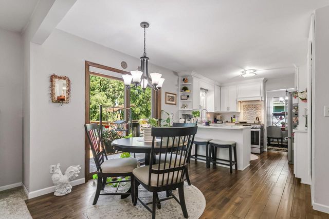 241 Parkview COURT, Pewaukee, WI 53072