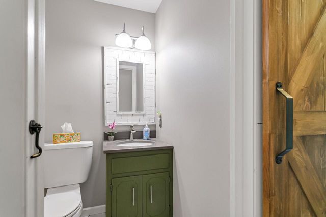 241 Parkview COURT, Pewaukee, WI 53072