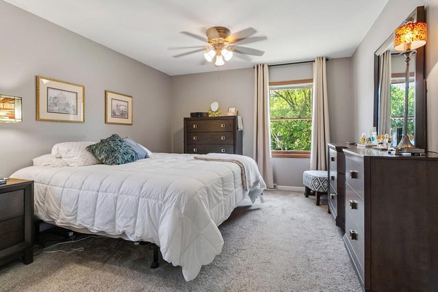 241 Parkview COURT, Pewaukee, WI 53072