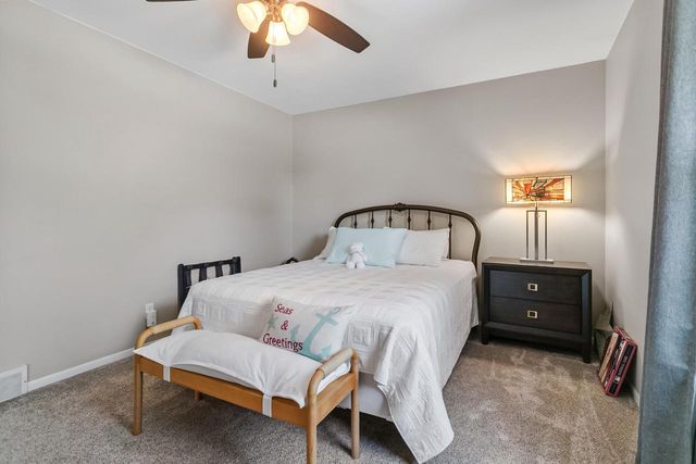 241 Parkview COURT, Pewaukee, WI 53072