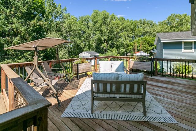 241 Parkview COURT, Pewaukee, WI 53072