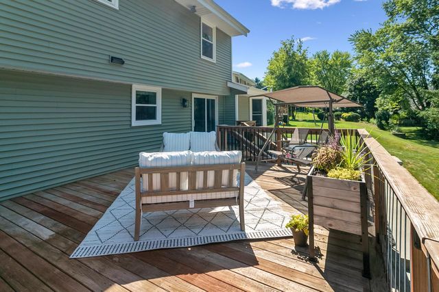 241 Parkview COURT, Pewaukee, WI 53072