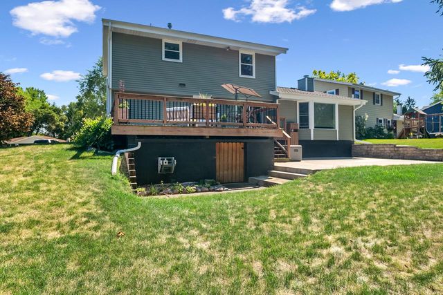 241 Parkview COURT, Pewaukee, WI 53072