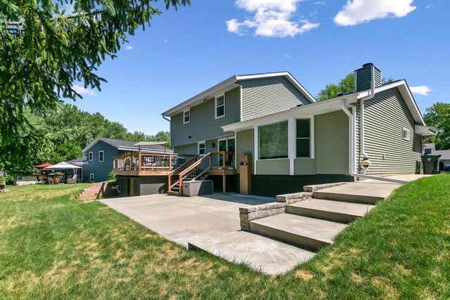 241 Parkview COURT, Pewaukee, WI 53072