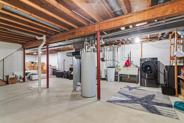 241 Parkview COURT, Pewaukee, WI 53072