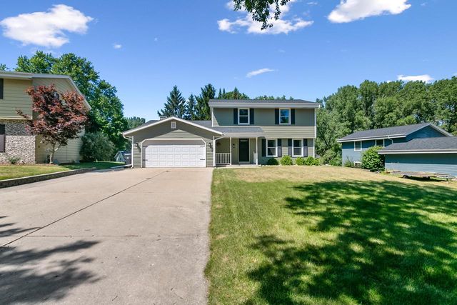 241 Parkview COURT, Pewaukee, WI 53072
