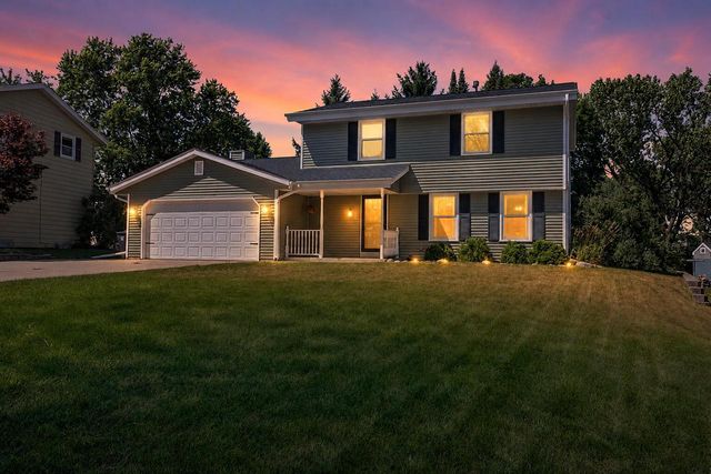 241 Parkview COURT, Pewaukee, WI 53072