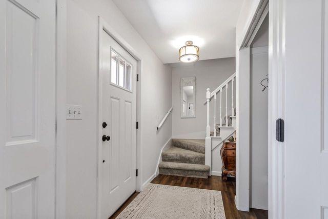 241 Parkview COURT, Pewaukee, WI 53072