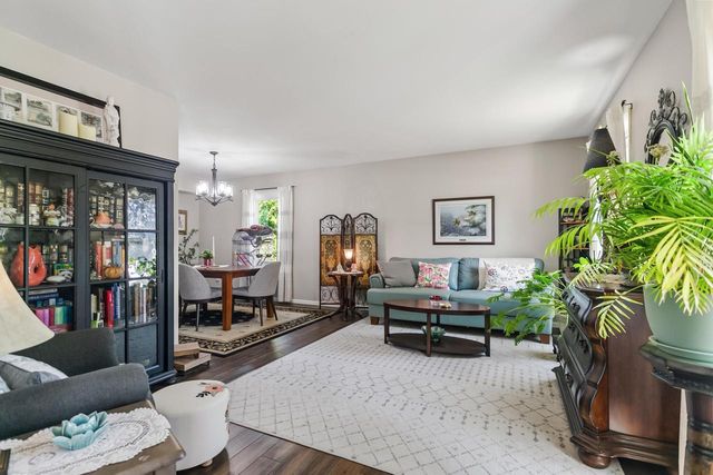 241 Parkview COURT, Pewaukee, WI 53072