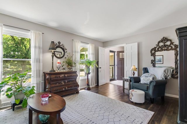 241 Parkview COURT, Pewaukee, WI 53072