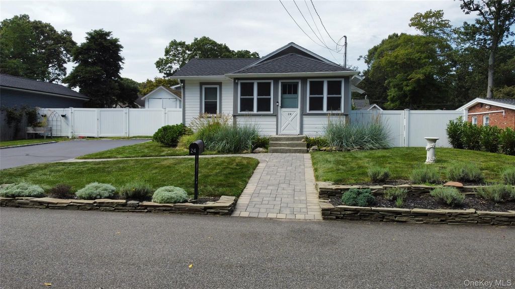 24 Canary Road, Rocky Point, NY 11778