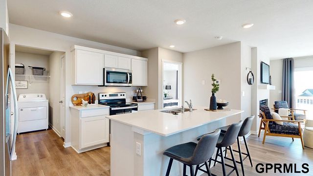 8408 S 176th Avenue, Omaha, NE 68136