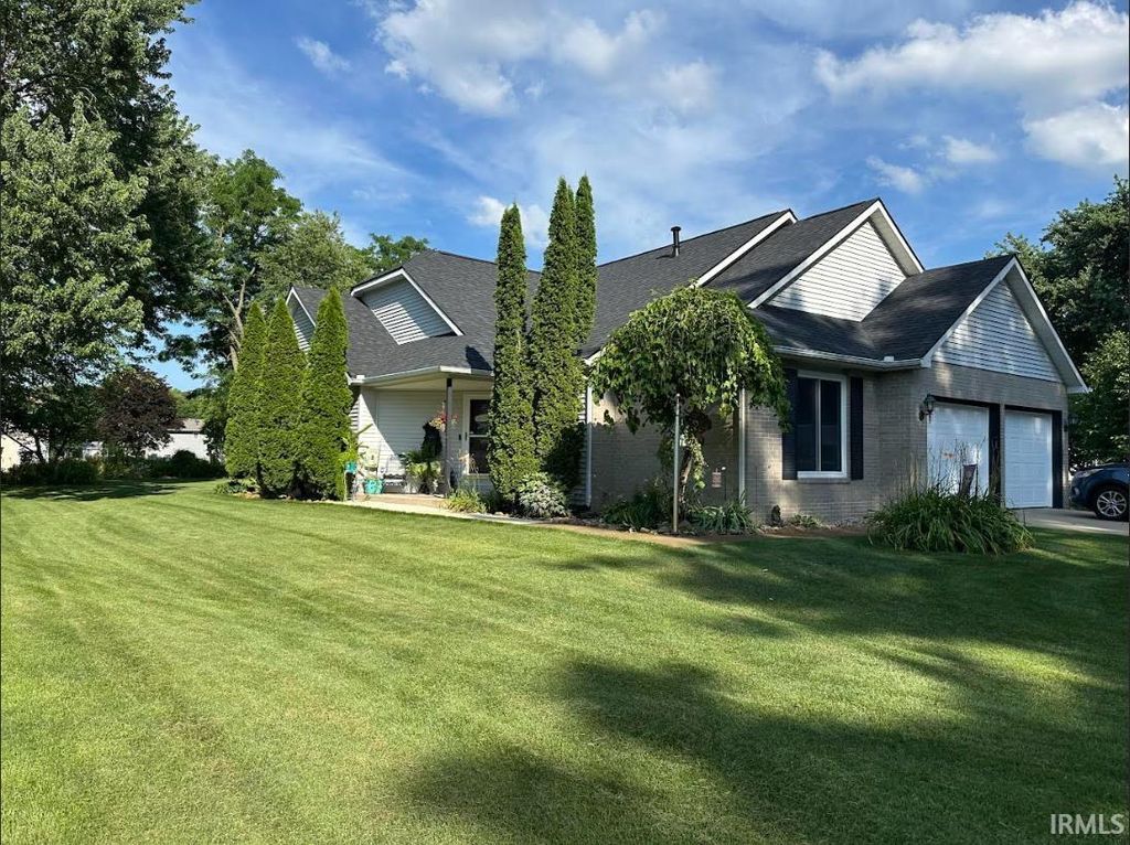 51948 N Winding Waters Lane, Elkhart, IN 46514