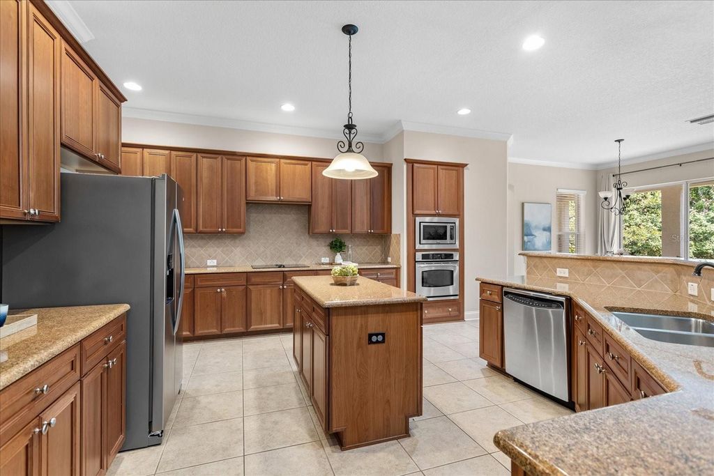 Image 15 of property listing at 22516 HAWKS RUN LANE, Sorrento, FL 32776