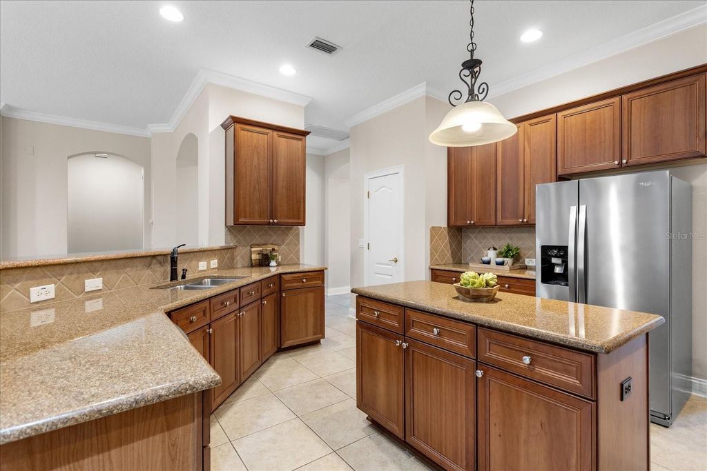 Image 16 of property listing at 22516 HAWKS RUN LANE, Sorrento, FL 32776