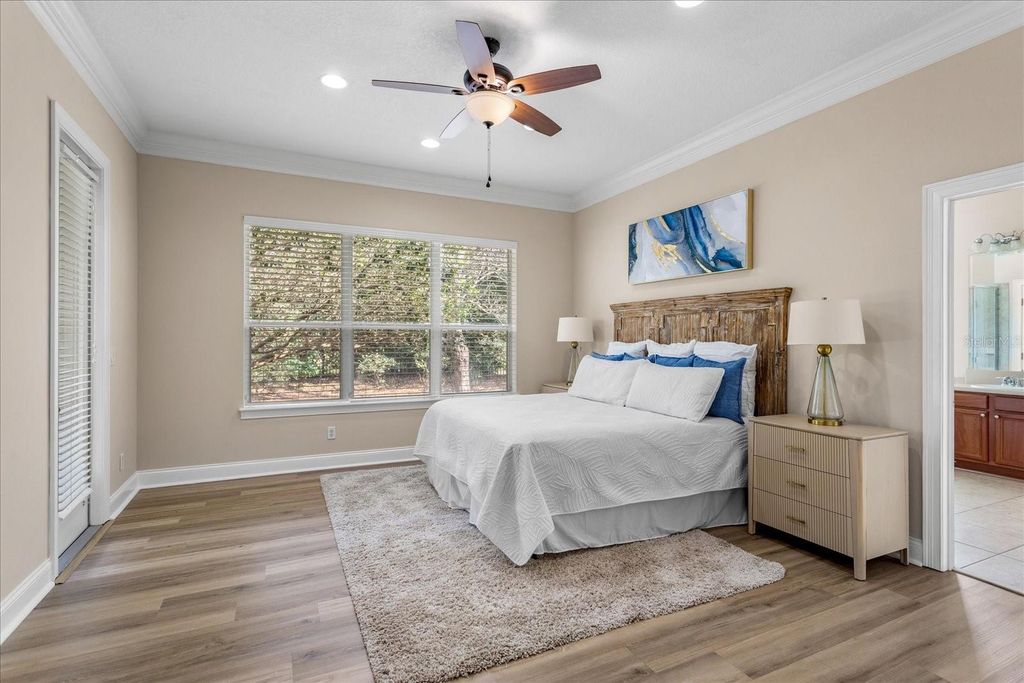 Image 20 of property listing at 22516 HAWKS RUN LANE, Sorrento, FL 32776