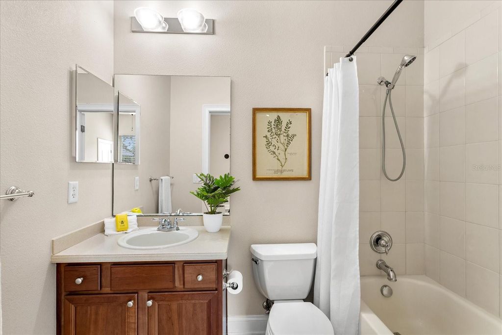 Image 28 of property listing at 22516 HAWKS RUN LANE, Sorrento, FL 32776