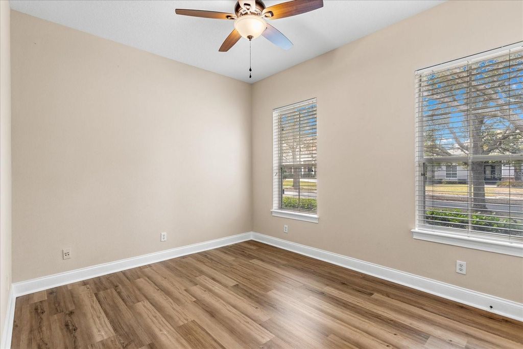 Image 30 of property listing at 22516 HAWKS RUN LANE, Sorrento, FL 32776