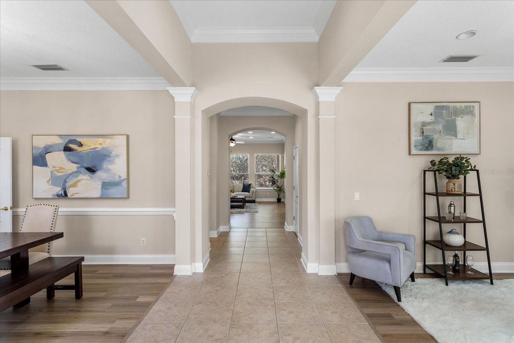 Image 4 of property listing at 22516 HAWKS RUN LANE, Sorrento, FL 32776