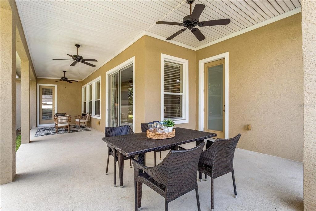 Image 34 of property listing at 22516 HAWKS RUN LANE, Sorrento, FL 32776