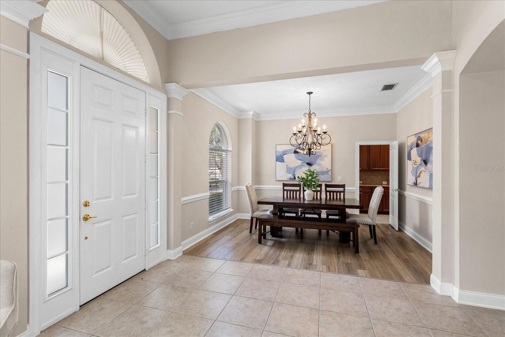 Image 8 of property listing at 22516 HAWKS RUN LANE, Sorrento, FL 32776