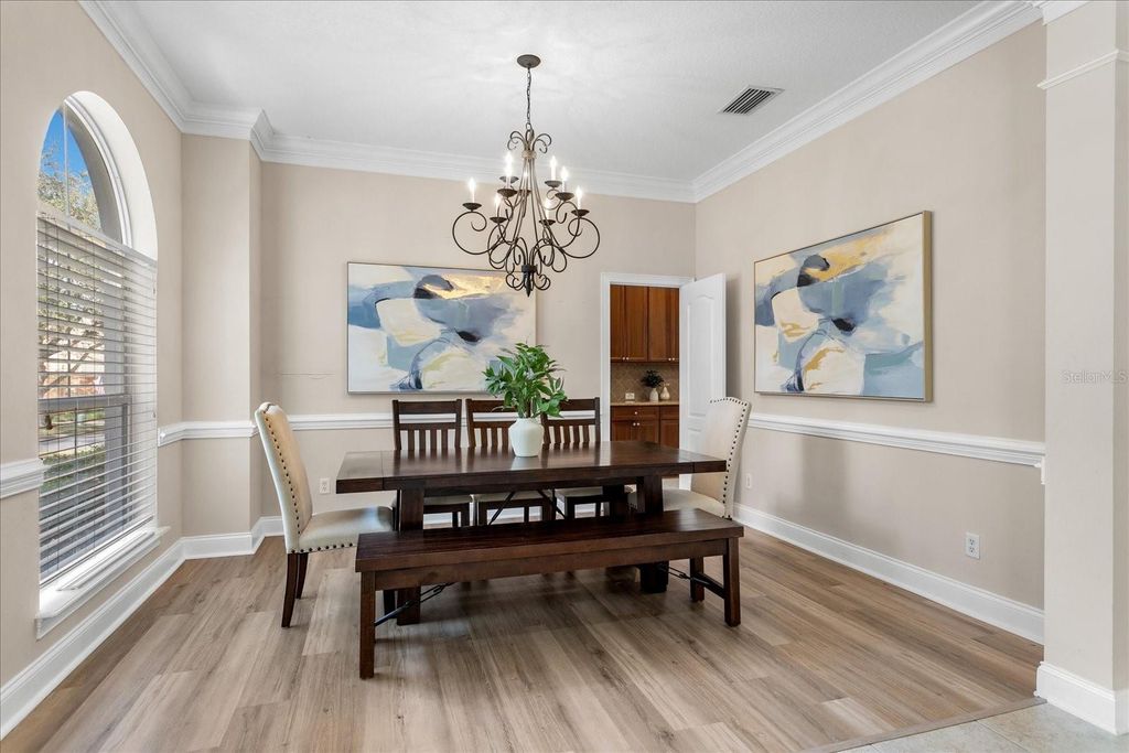 Image 9 of property listing at 22516 HAWKS RUN LANE, Sorrento, FL 32776