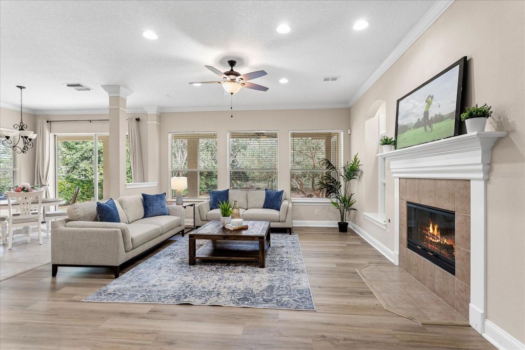 Image 10 of property listing at 22516 HAWKS RUN LANE, Sorrento, FL 32776