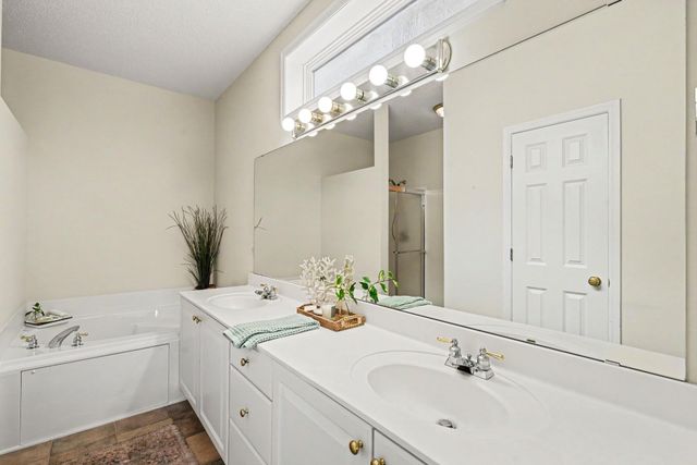 1615 Johnny Cake Ridge Lane L, Eagan, MN 55122