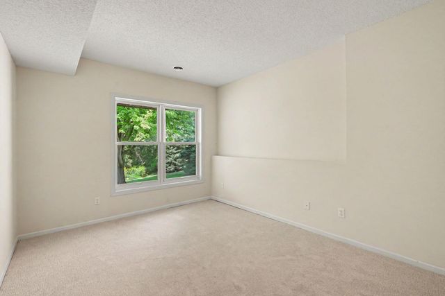 1615 Johnny Cake Ridge Lane L, Eagan, MN 55122