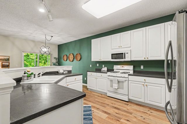 1615 Johnny Cake Ridge Lane L, Eagan, MN 55122
