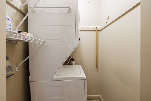 59 Creekside Drive, Irondequoit, NY 14622